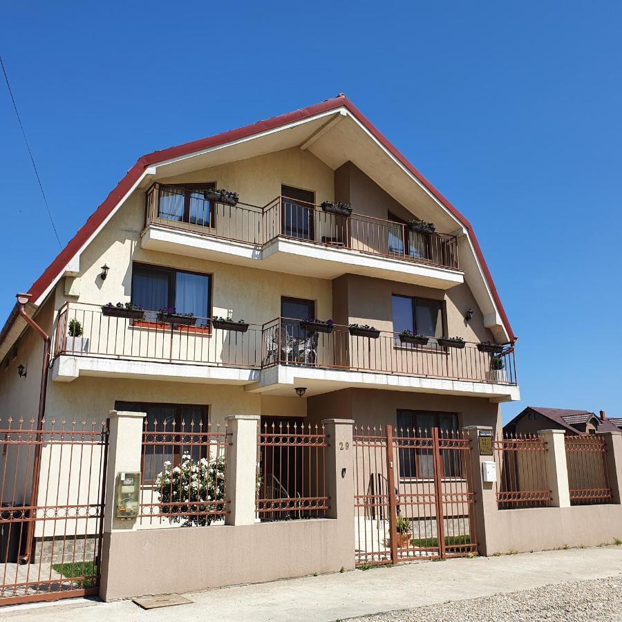 Hotel Vila De La Lugas Oradea Exterior foto